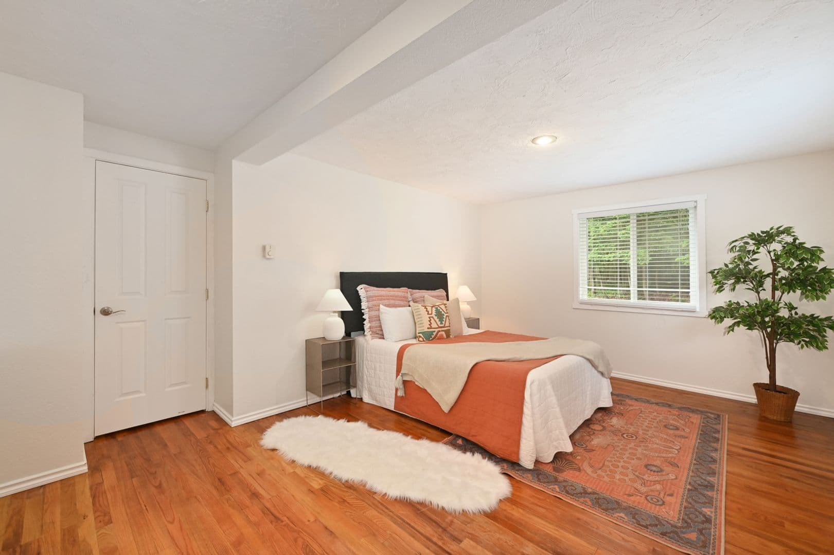 Redmond House: 13804 Redmond Way