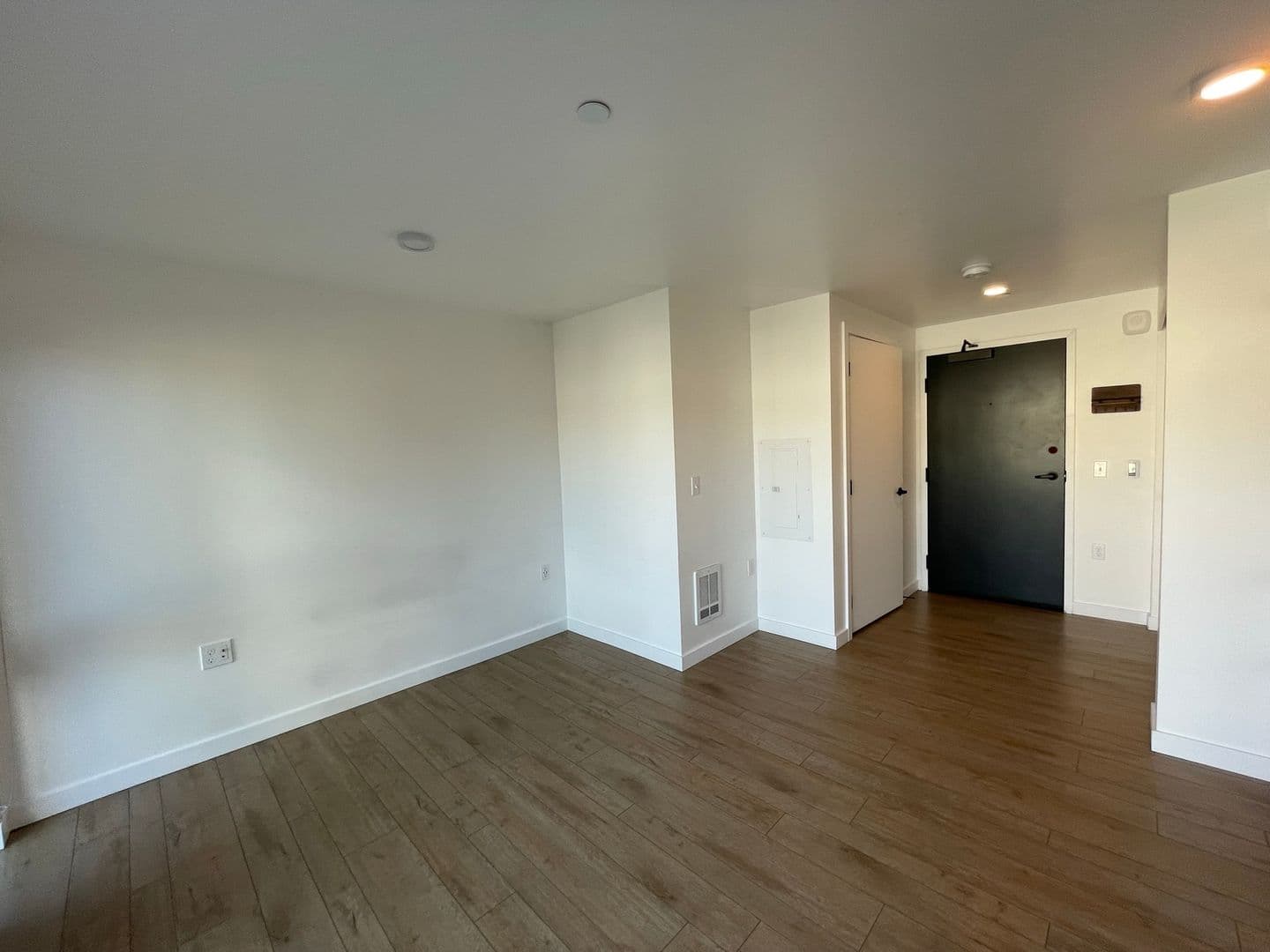 Seattle Apartment: 2227 Yale Ave E