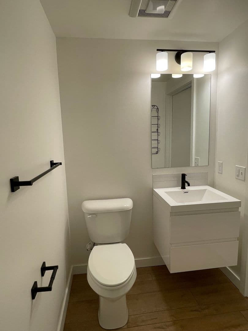 Seattle Apartment: 2227 Yale Ave E