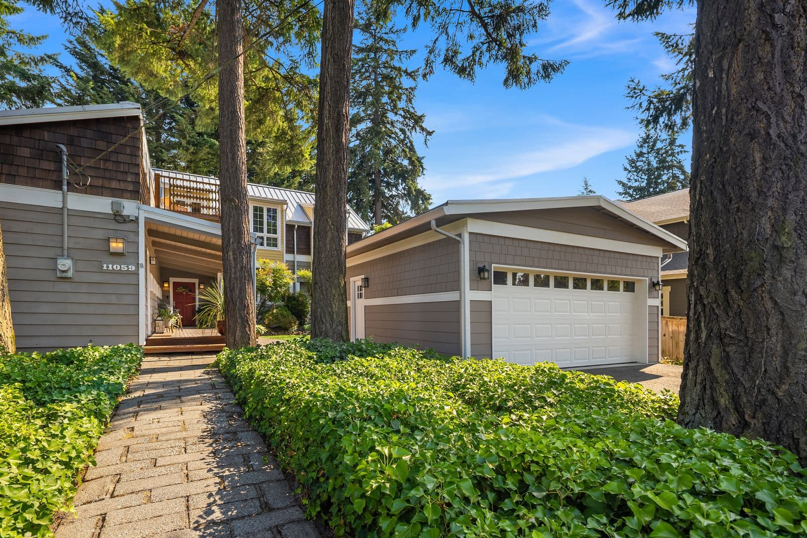 Bellevue House: 11059 SE 31st St