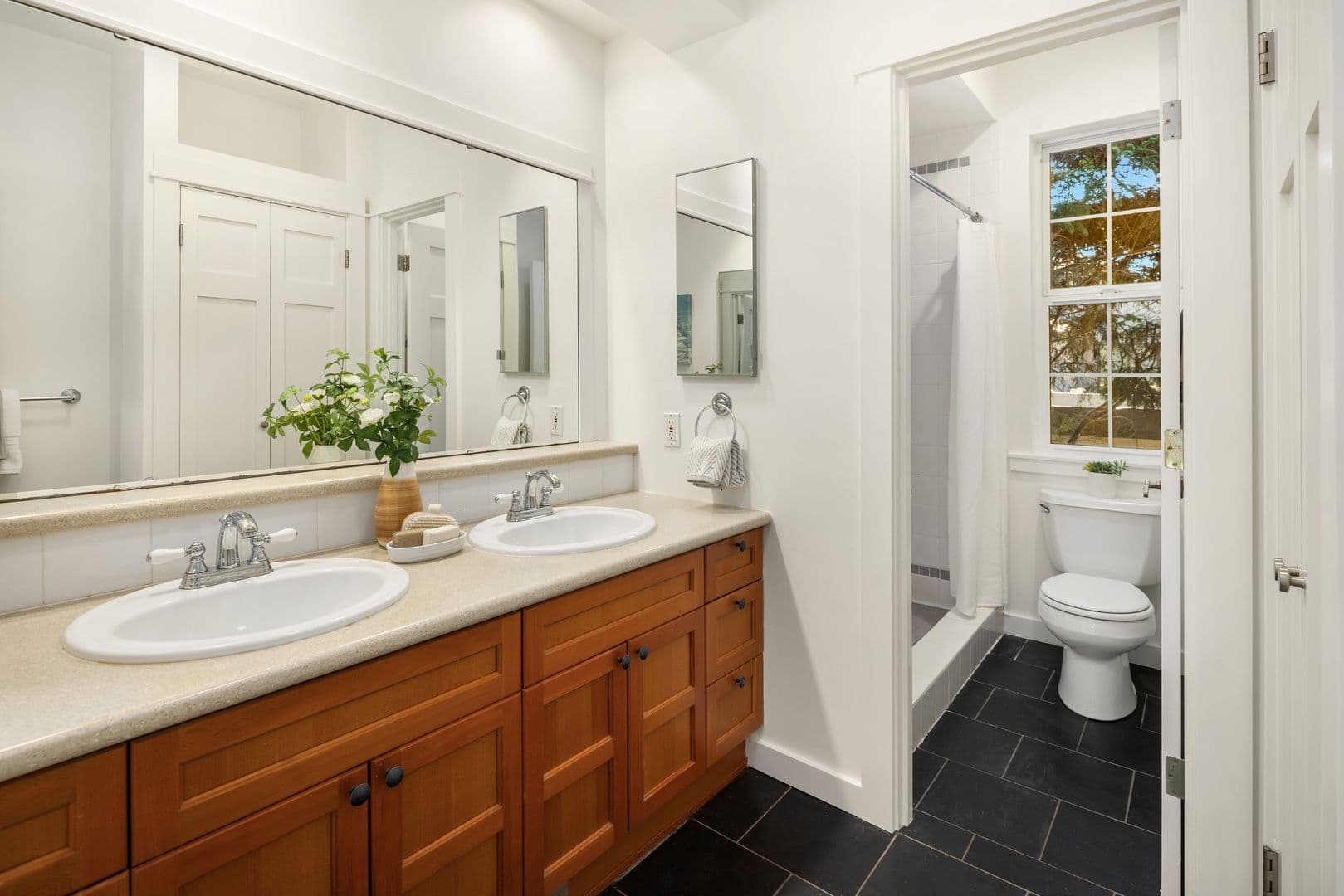 Bellevue House: 11059 SE 31st St