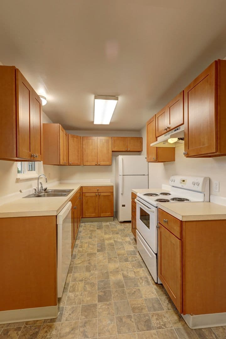 Burien Apartment: 15621 4th Ave S