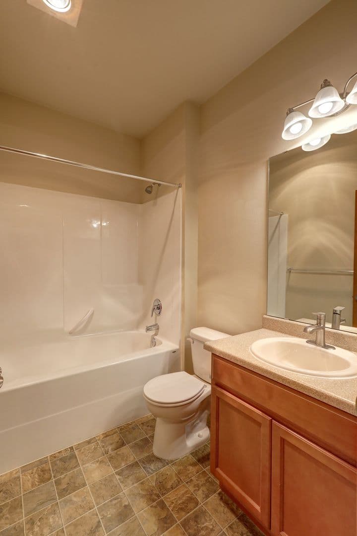 Burien Apartment: 12300 Ambaum Blvd SW
