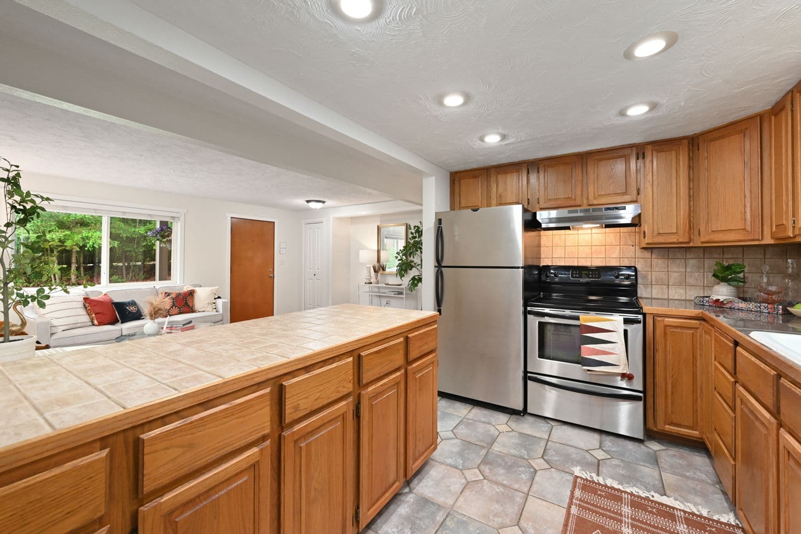 Redmond House: 13804 Redmond Way