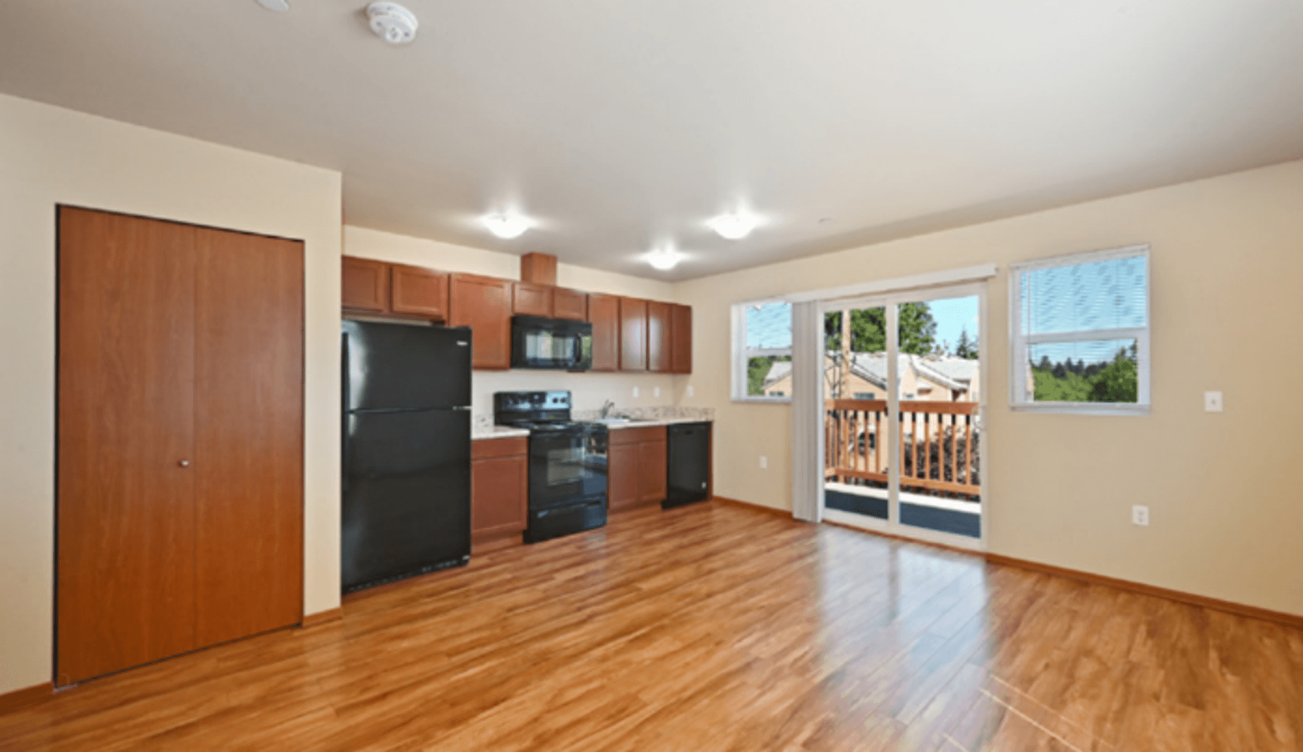 Burien Apartment: 12210 Ambaum Blvd SW