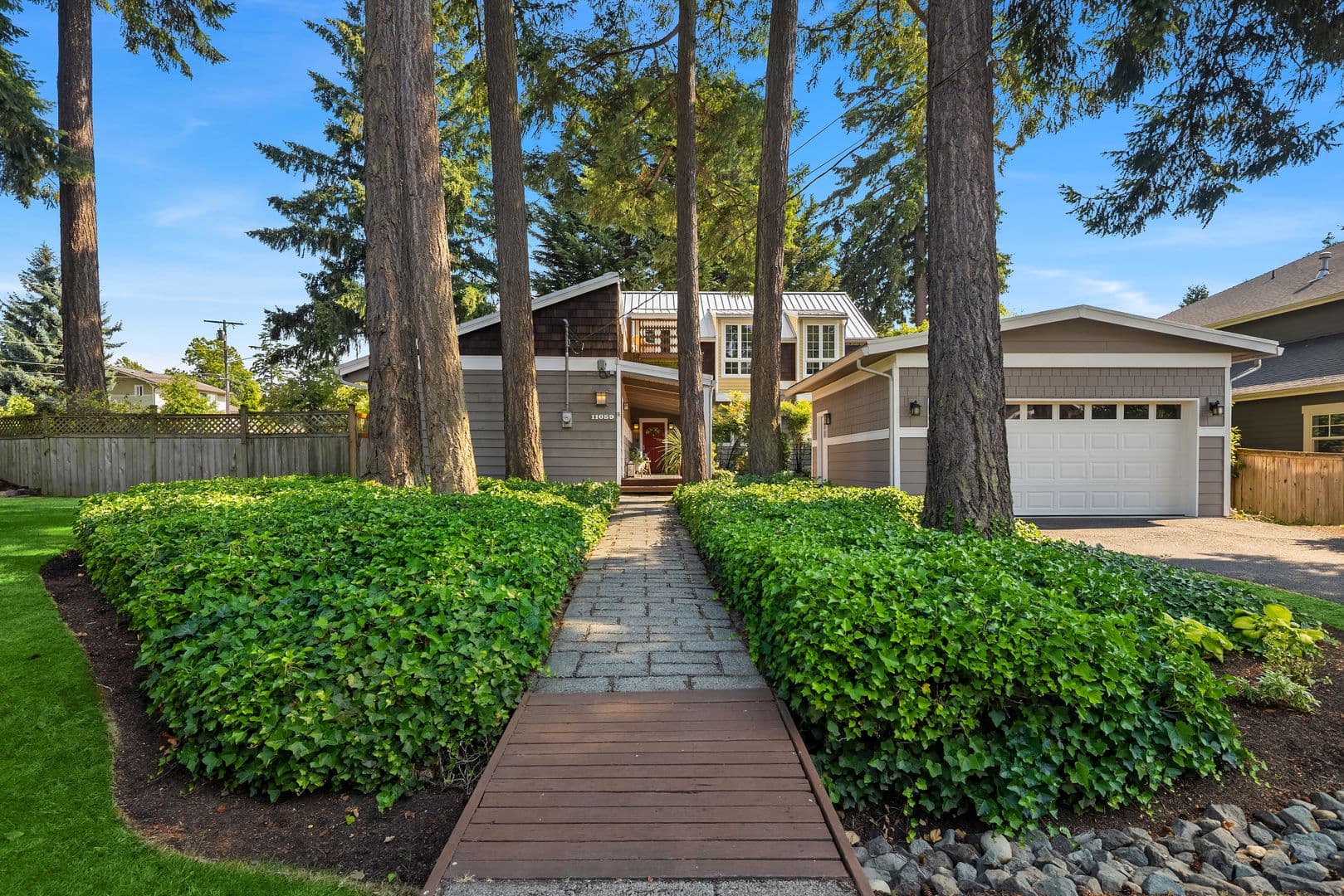 Bellevue House: 11059 SE 31st St