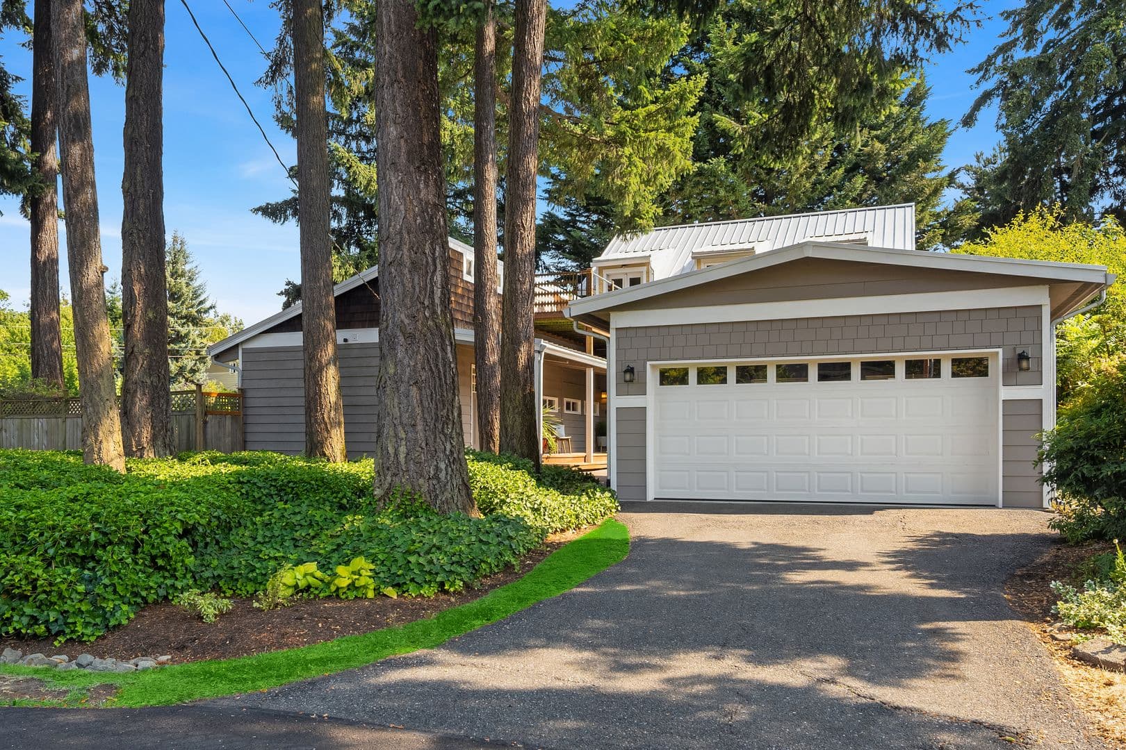 Bellevue House: 11059 SE 31st St