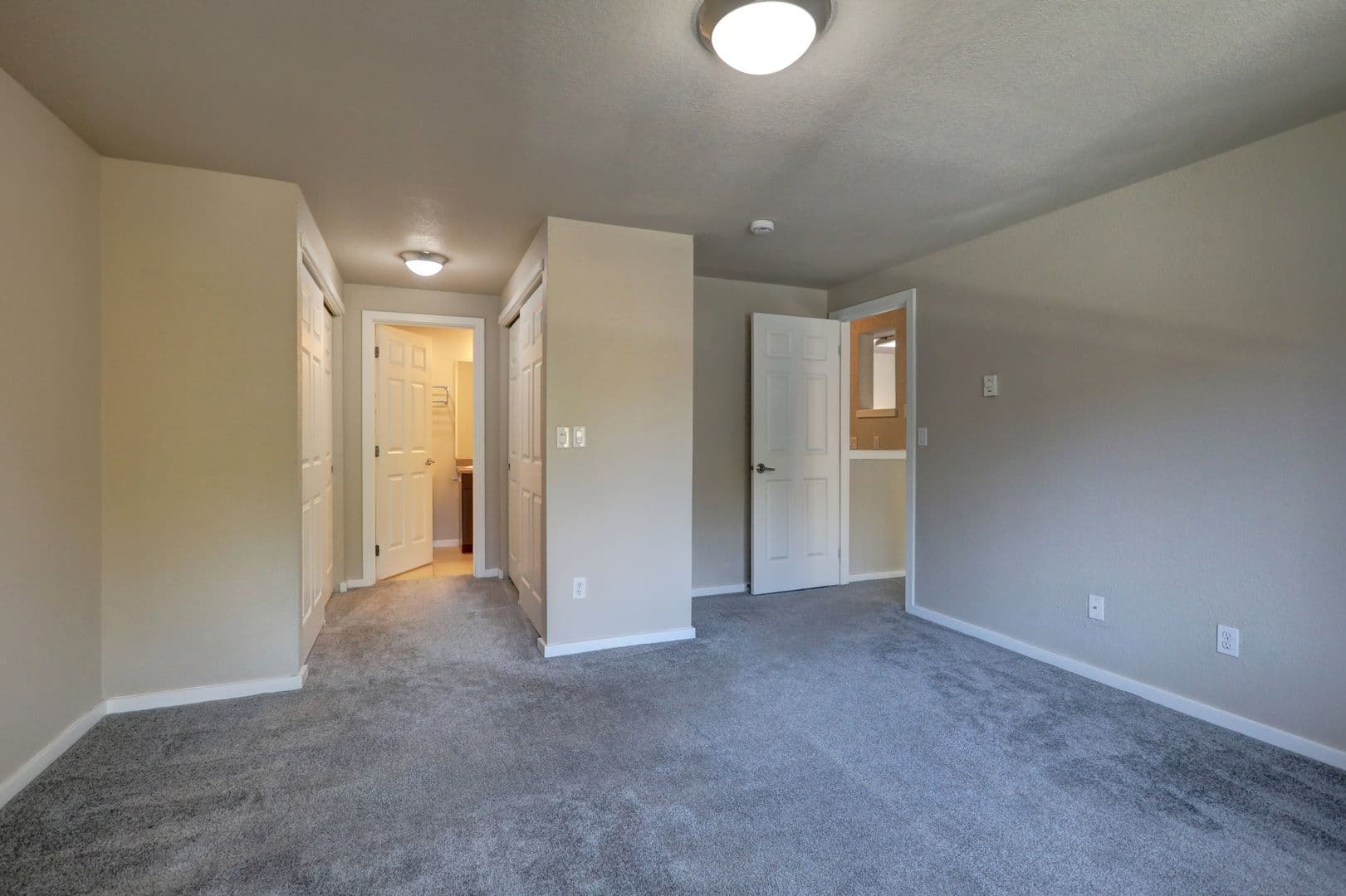 Bellevue House: 12607 SE 41st Place Unit #H207