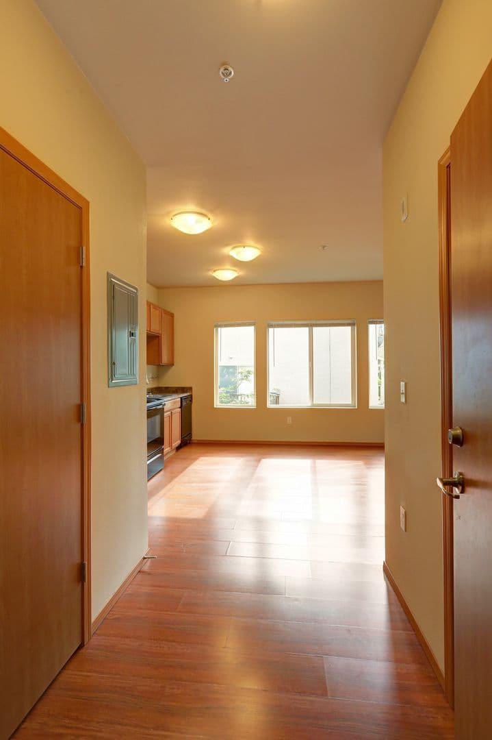 Burien Apartment: 12300 Ambaum Blvd SW