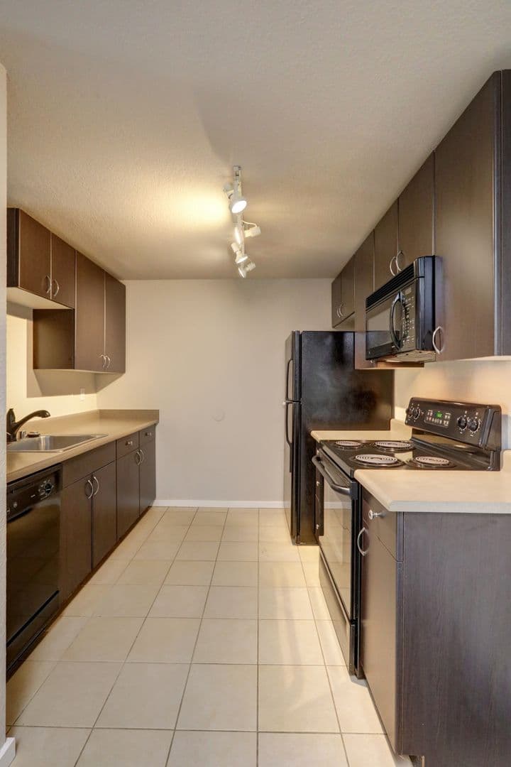 Bellevue House: 12607 SE 41st Place Unit #H207