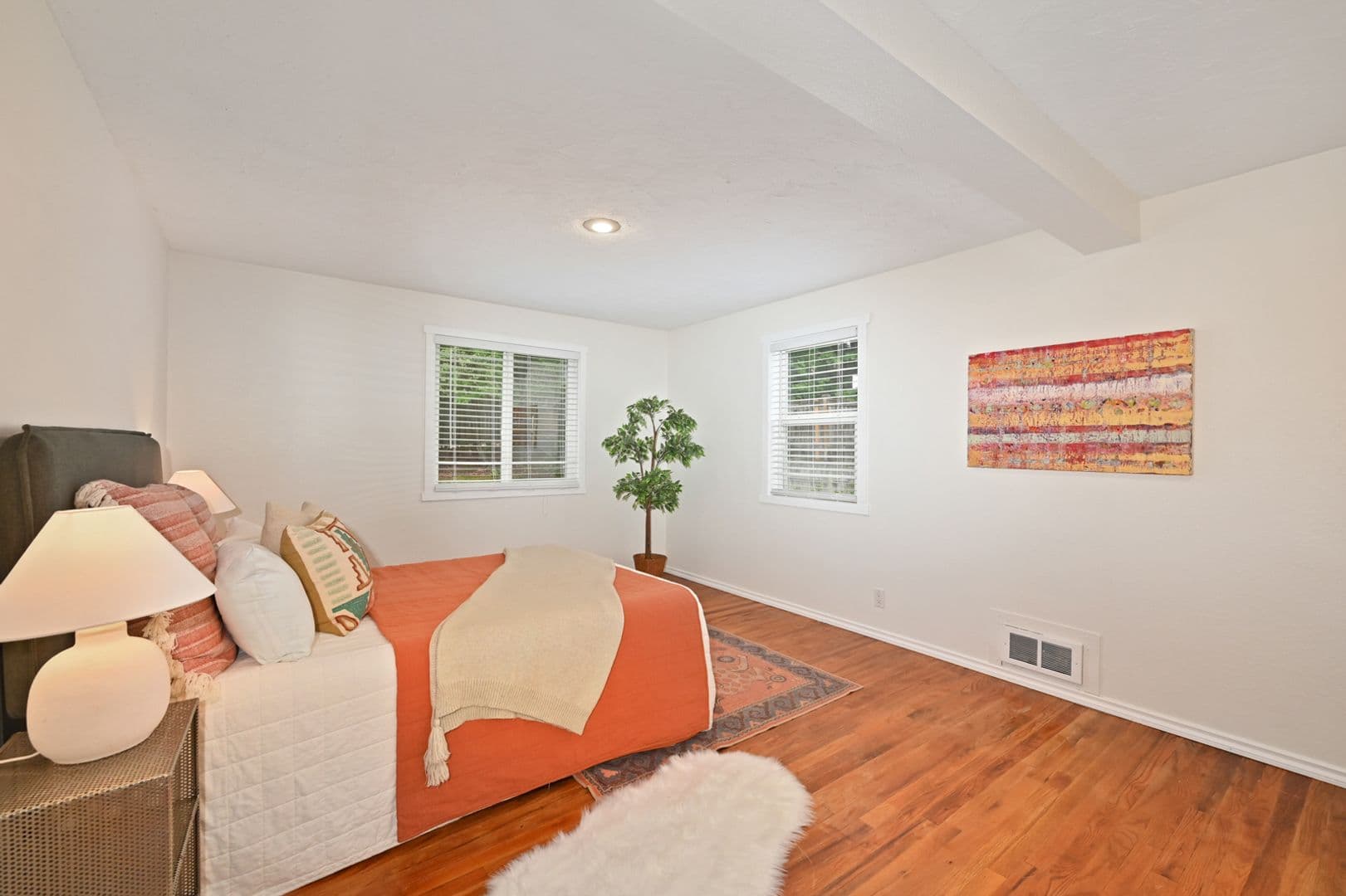 Redmond House: 13804 Redmond Way