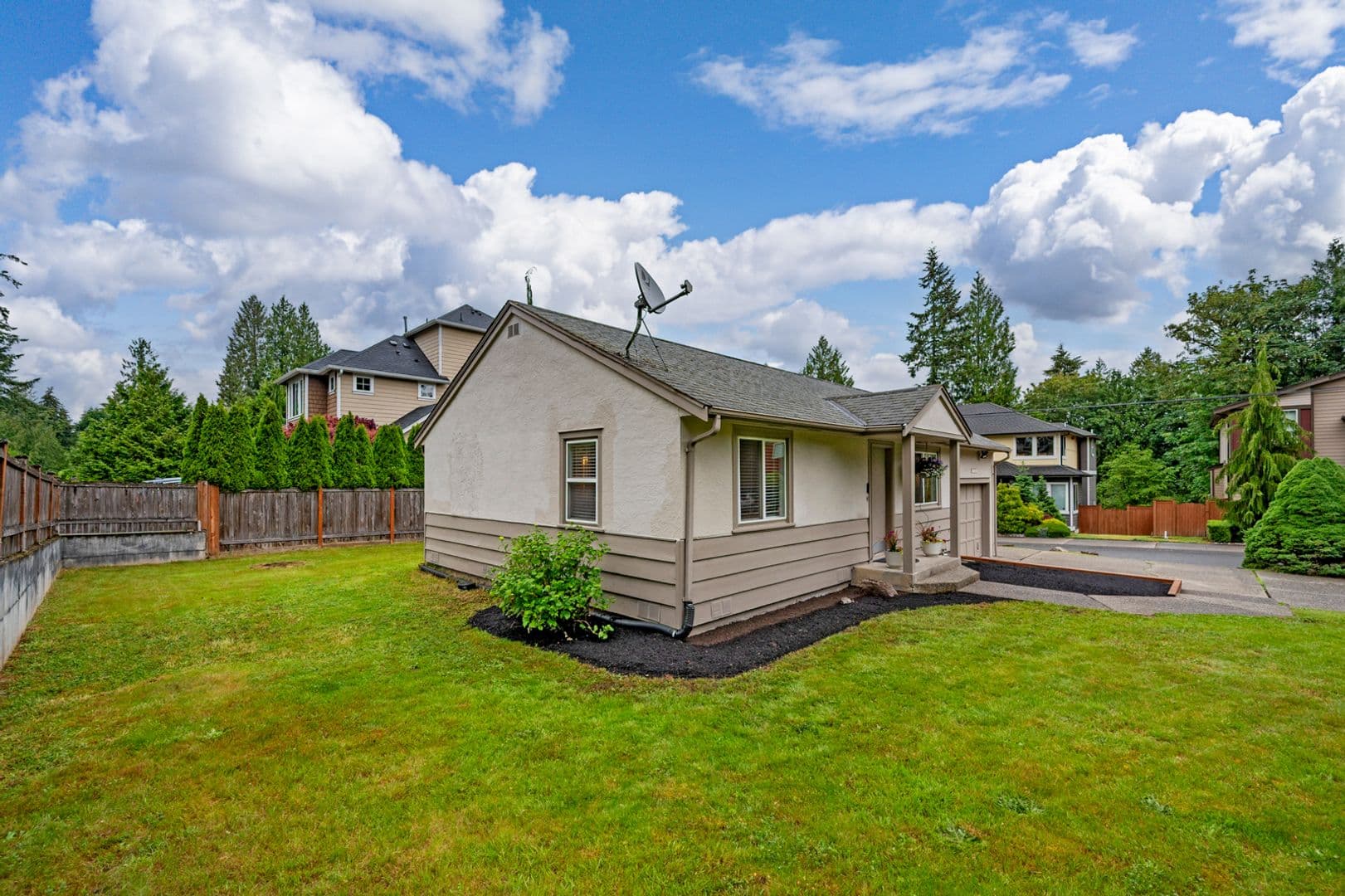 Redmond House: 13804 Redmond Way