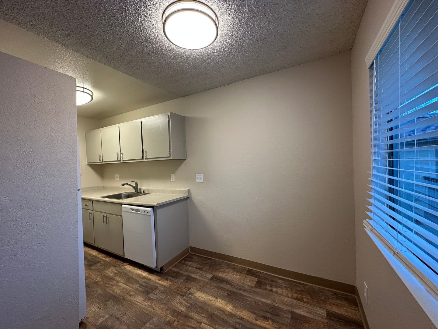 Carmichael Apartment: 2548 Walnut Avenue