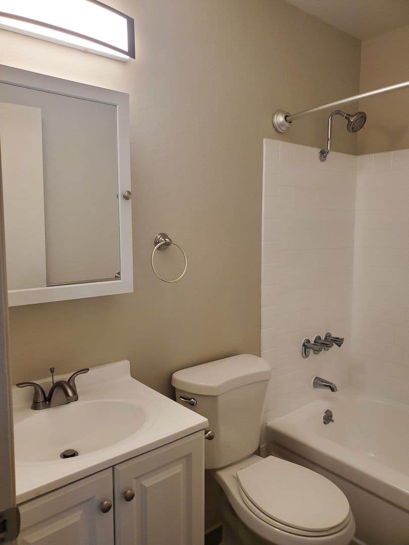 Elk Grove Apartment: 9521 Emerald Park Drive