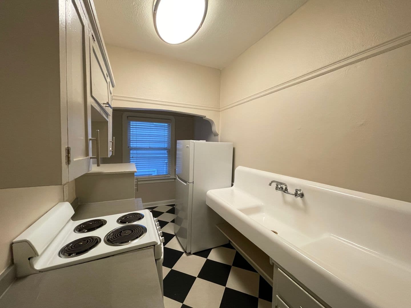 Sacramento Apartment: 1705 N Street