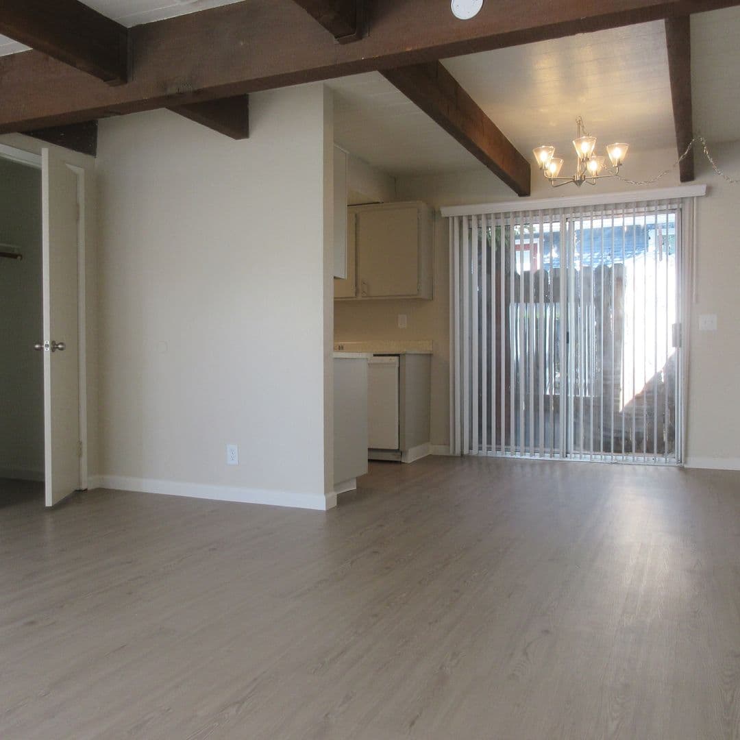 Sacramento Apartment: 2710 N Street