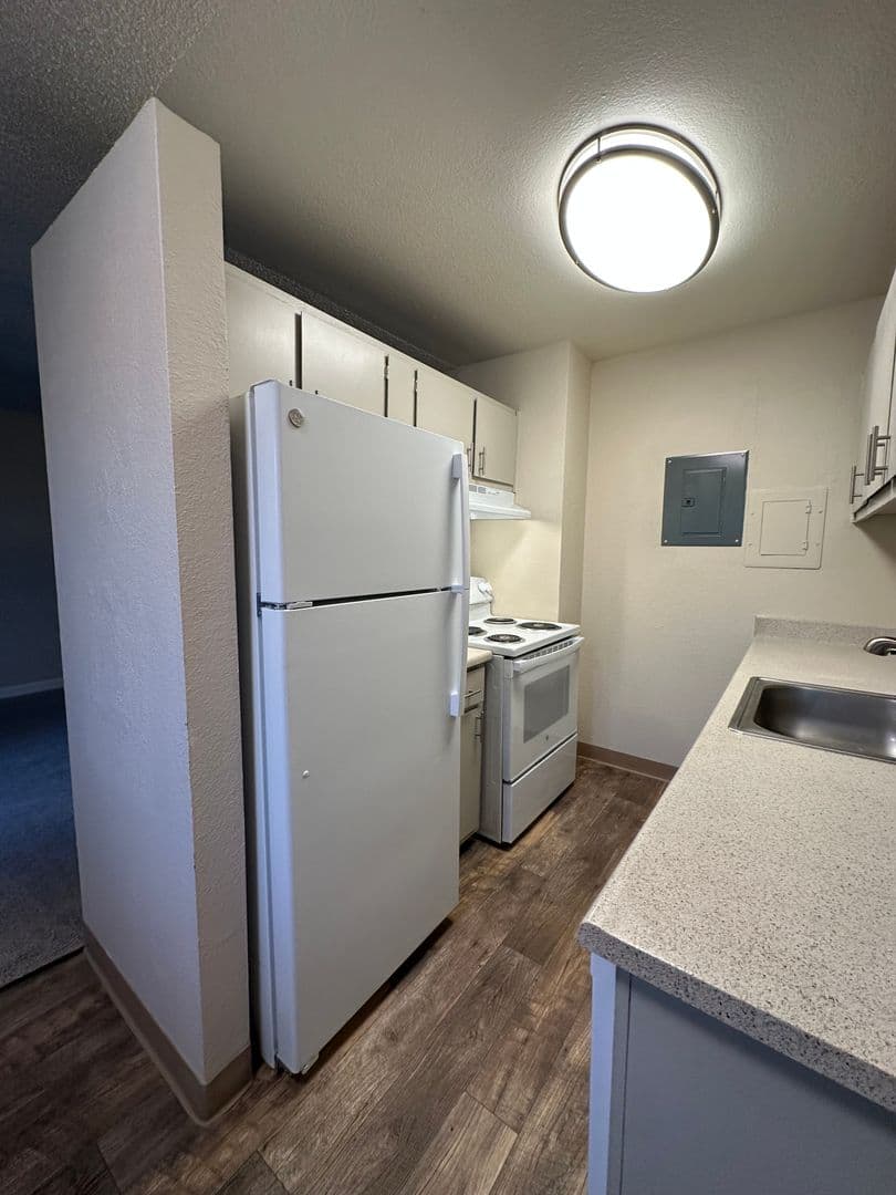 Carmichael Apartment: 2548 Walnut Avenue