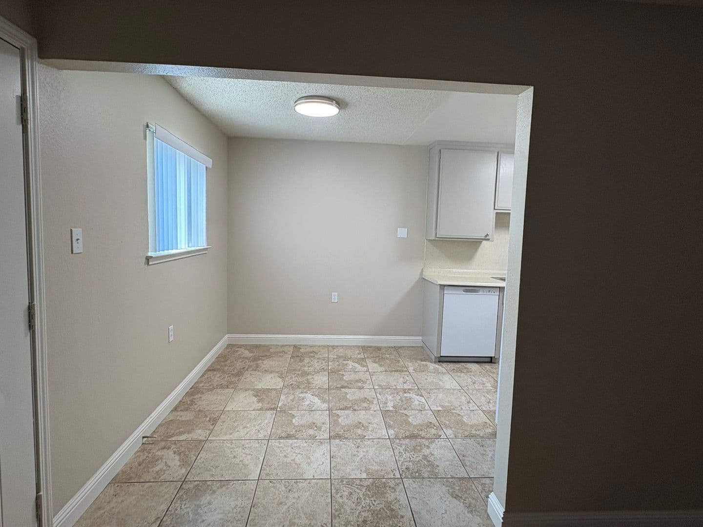 Sacramento Apartment: 5981 Lake Crest Way