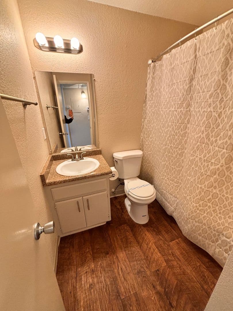 Carmichael Apartment: 5915 Kenneth Avenue