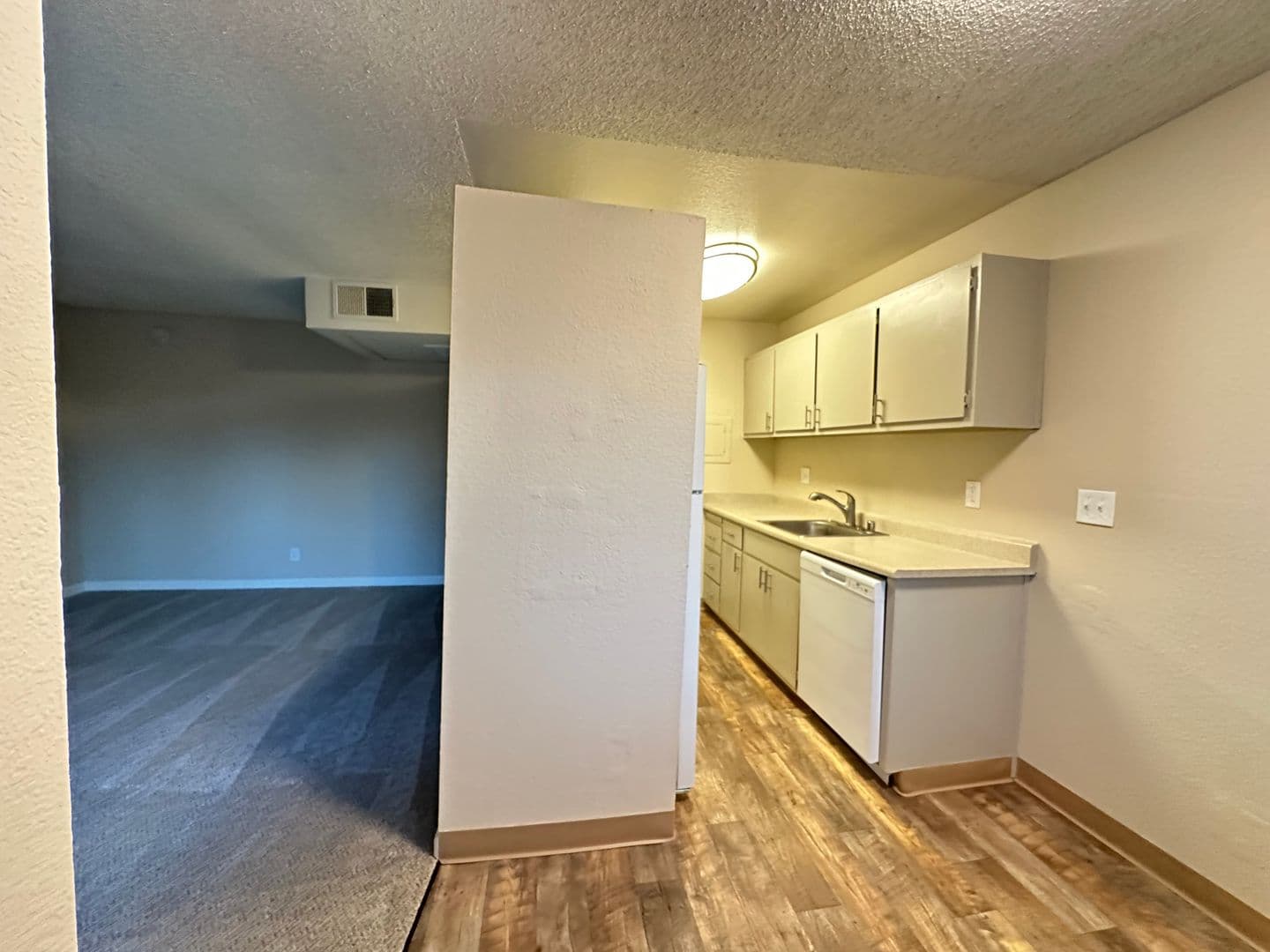 Carmichael Apartment: 2548 Walnut Avenue