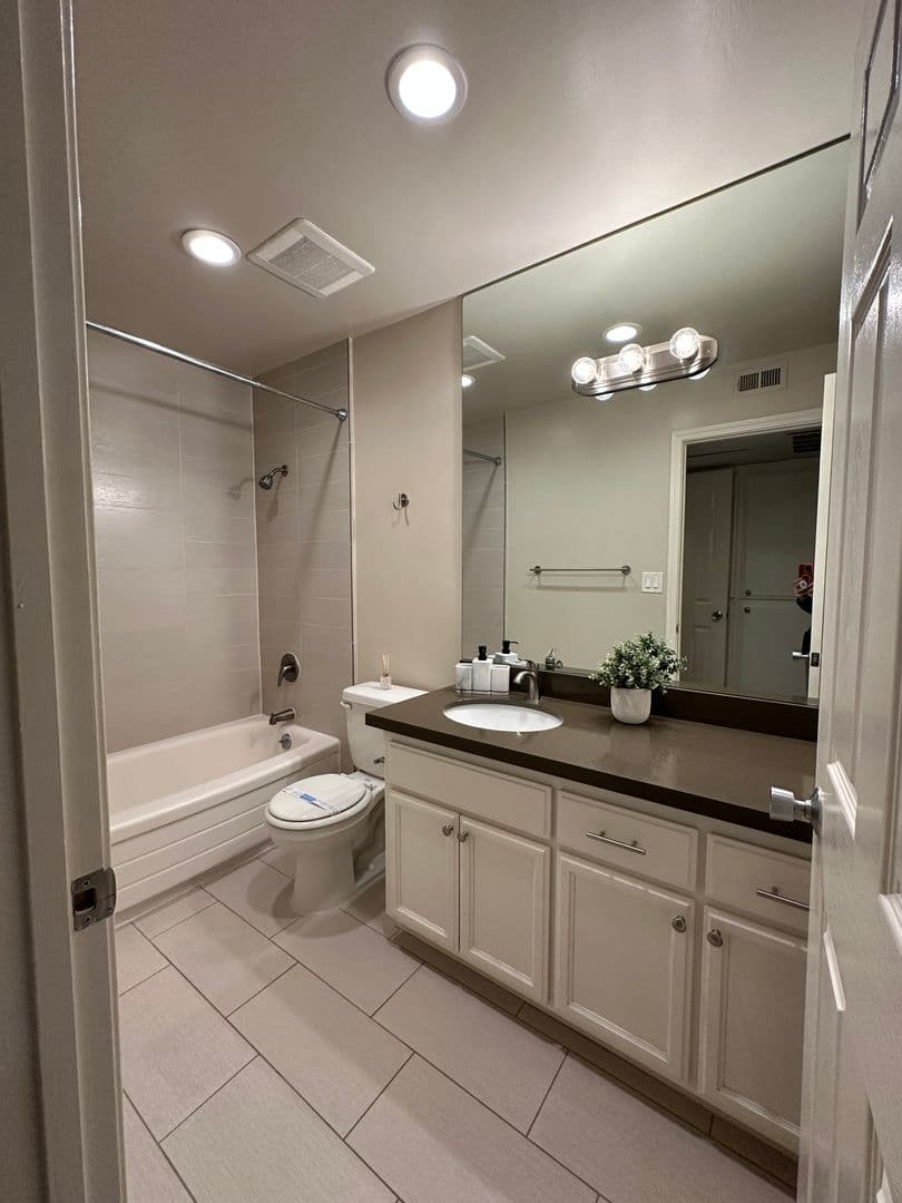 Sacramento Apartment: 2400 Q Street