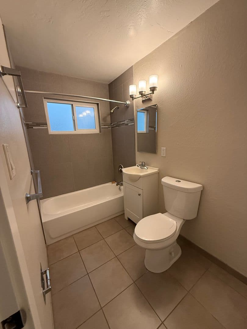 Sacramento Apartment: 2311 I Street - 5
