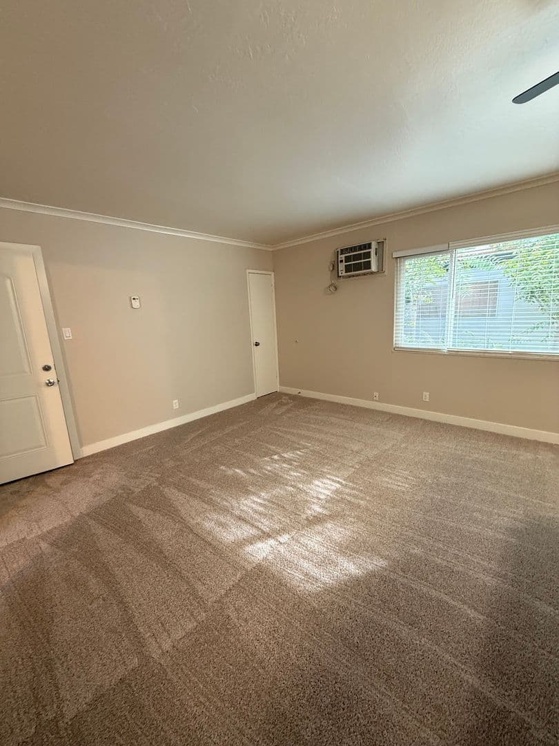 Sacramento Apartment: 2311 I Street #9