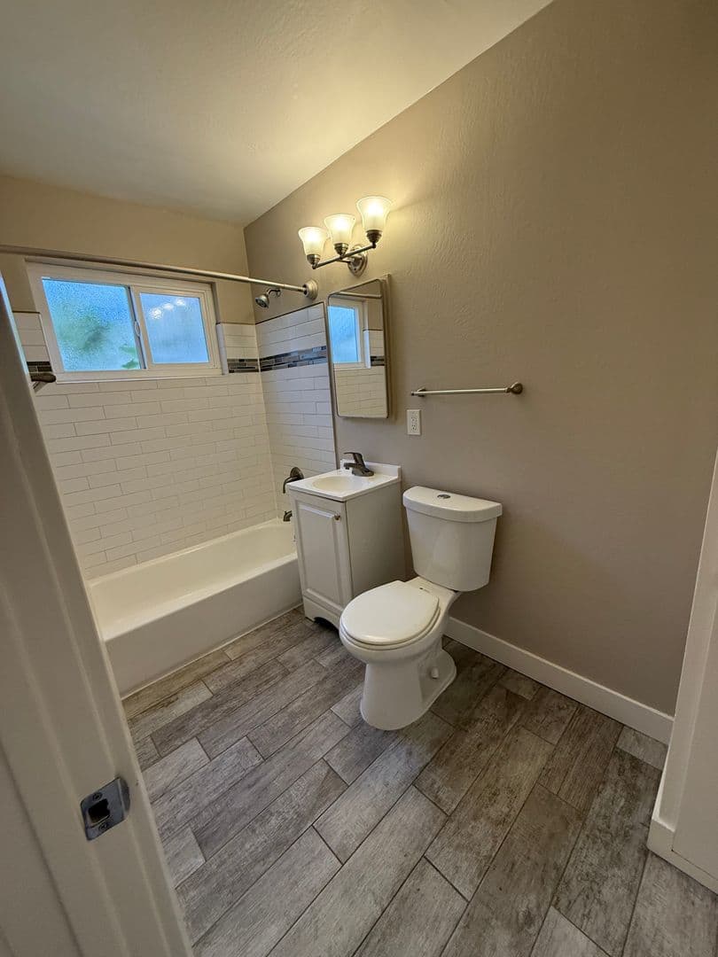 Sacramento Apartment: 2311 I Street #9