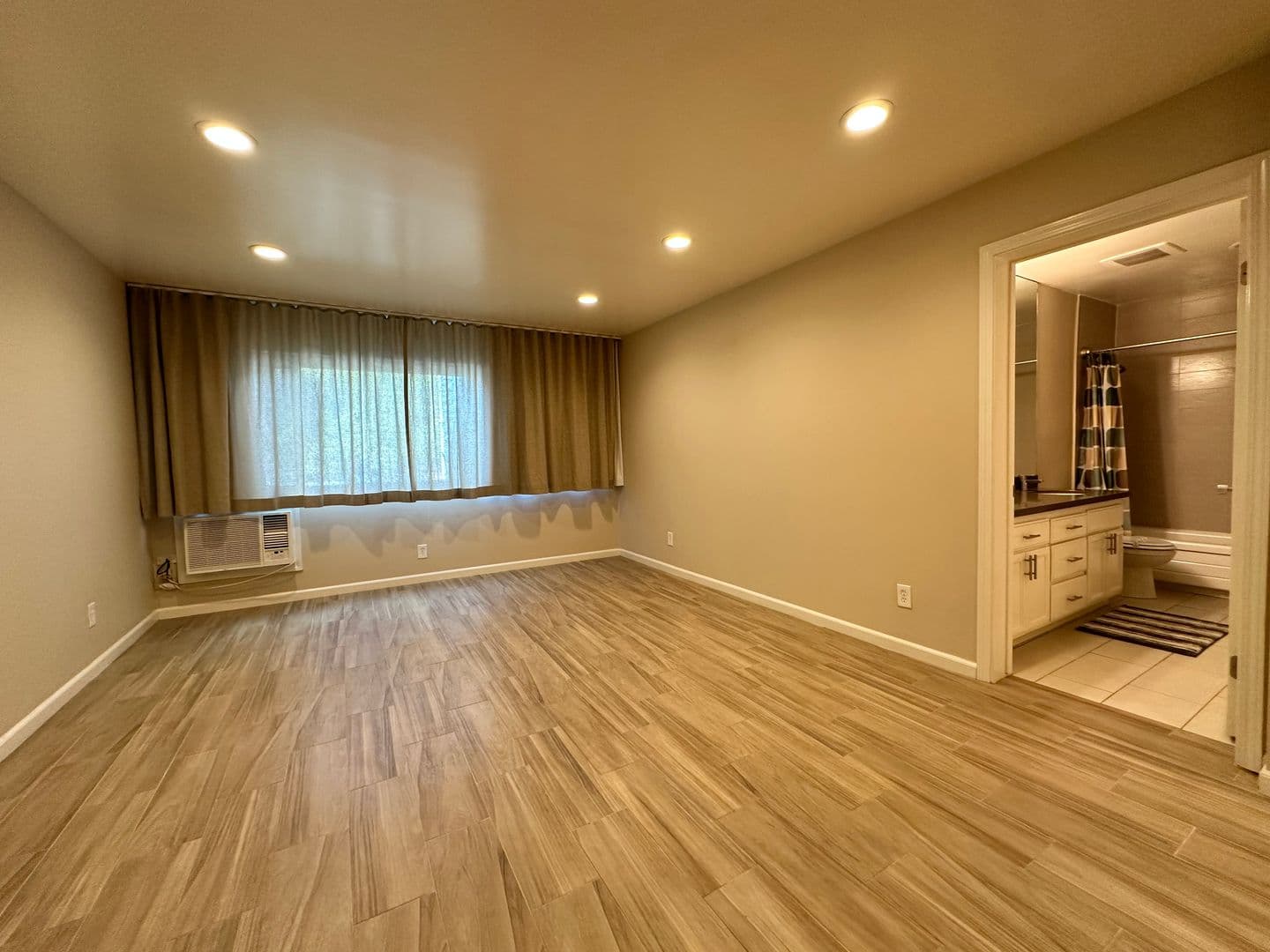 Sacramento Apartment: 2400 Q Street
