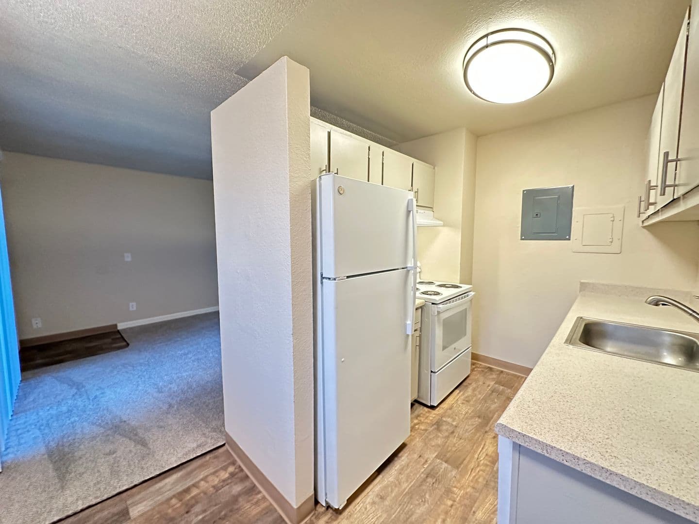 Carmichael Apartment: 2548 Walnut Avenue