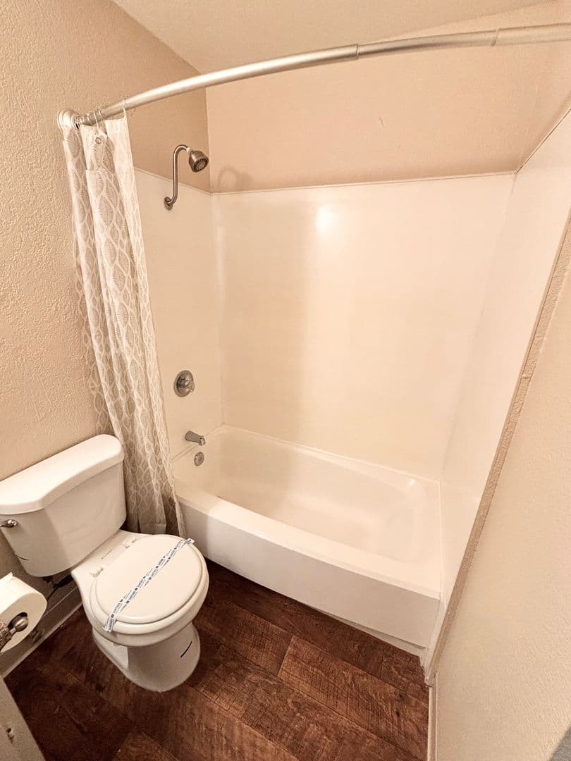 Carmichael Apartment: 5915 Kenneth Avenue