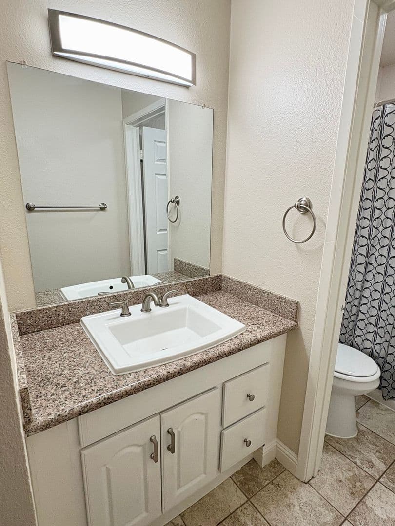 Sacramento Apartment: 5981 Lake Crest Way