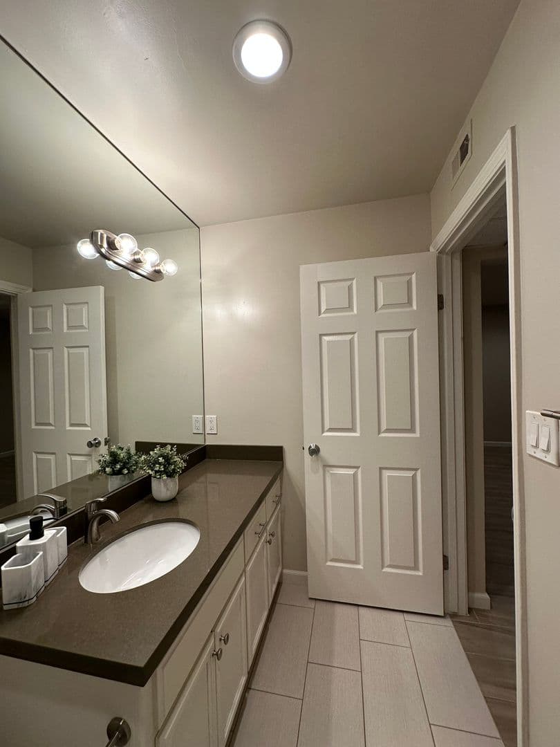 Sacramento Apartment: 2400 Q Street