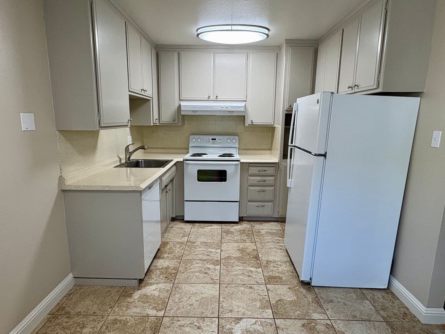 Sacramento Apartment: 5981 Lake Crest Way