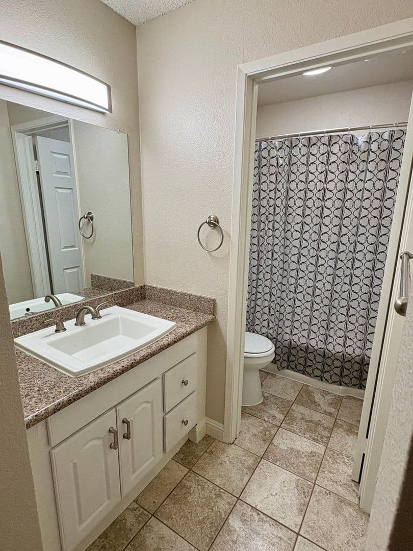 Sacramento Apartment: 5981 Lake Crest Way