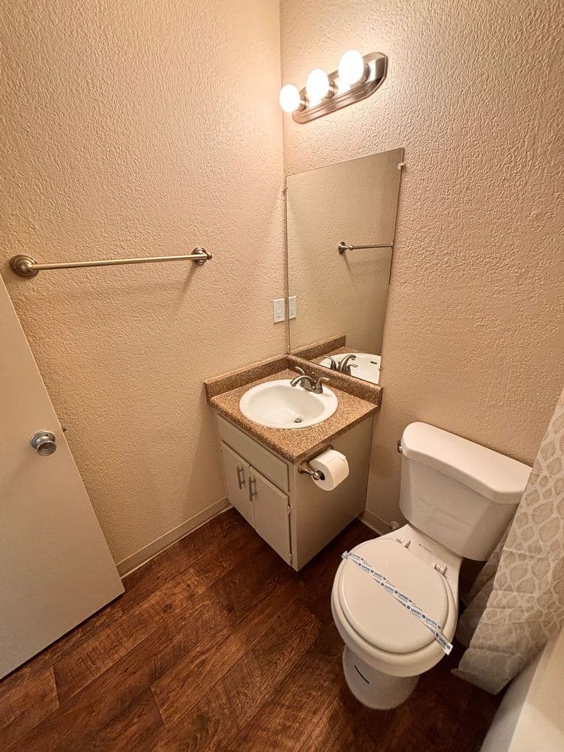 Carmichael Apartment: 5915 Kenneth Avenue