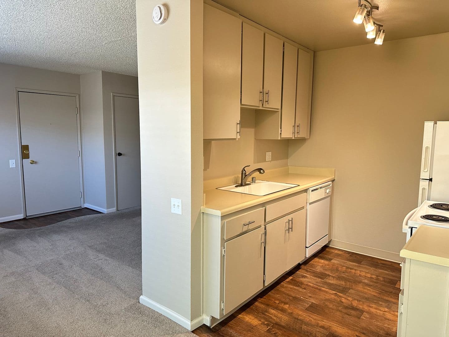 Sacramento Apartment: 1616 Q Street