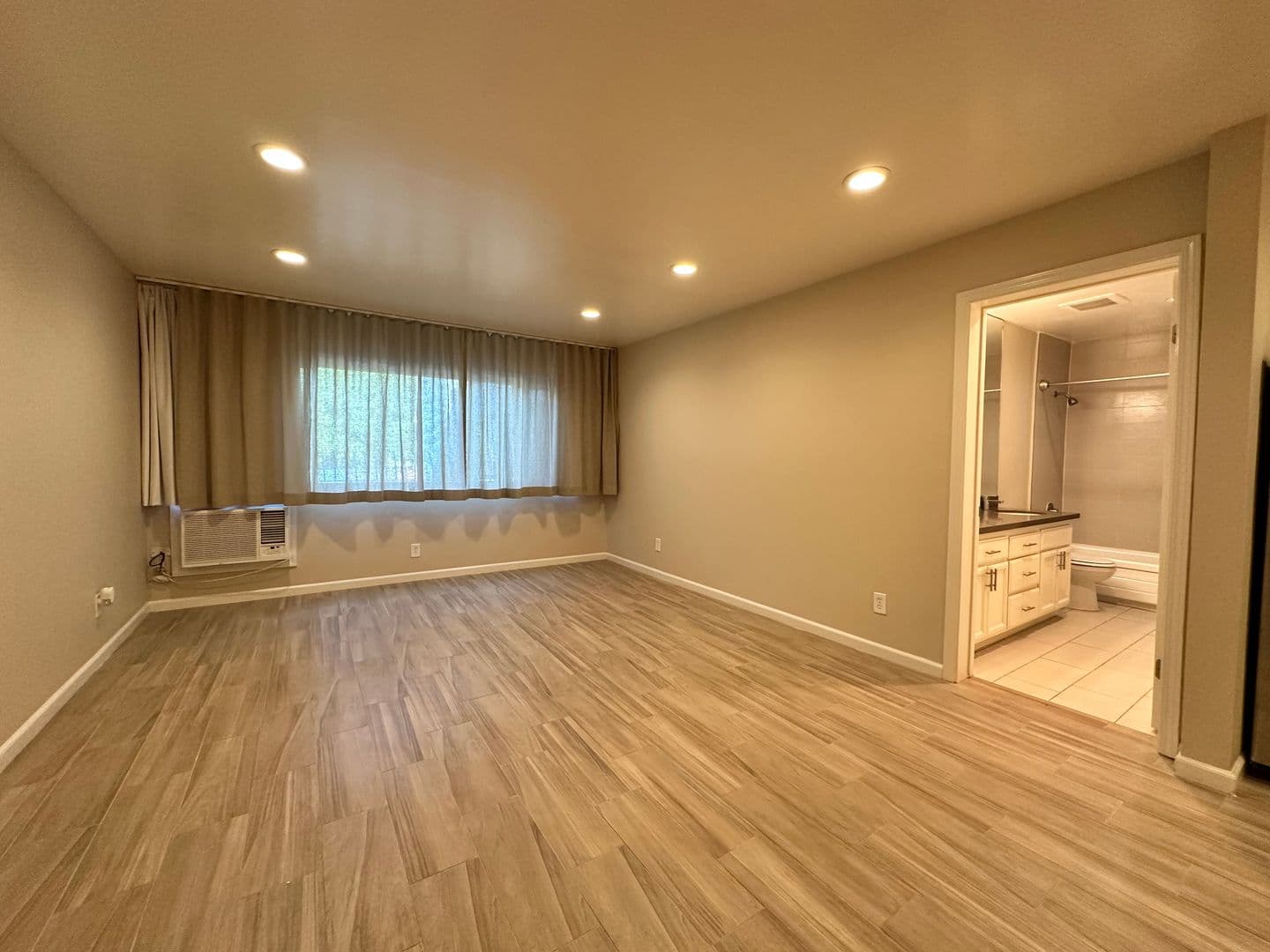 Sacramento Apartment: 2400 Q Street