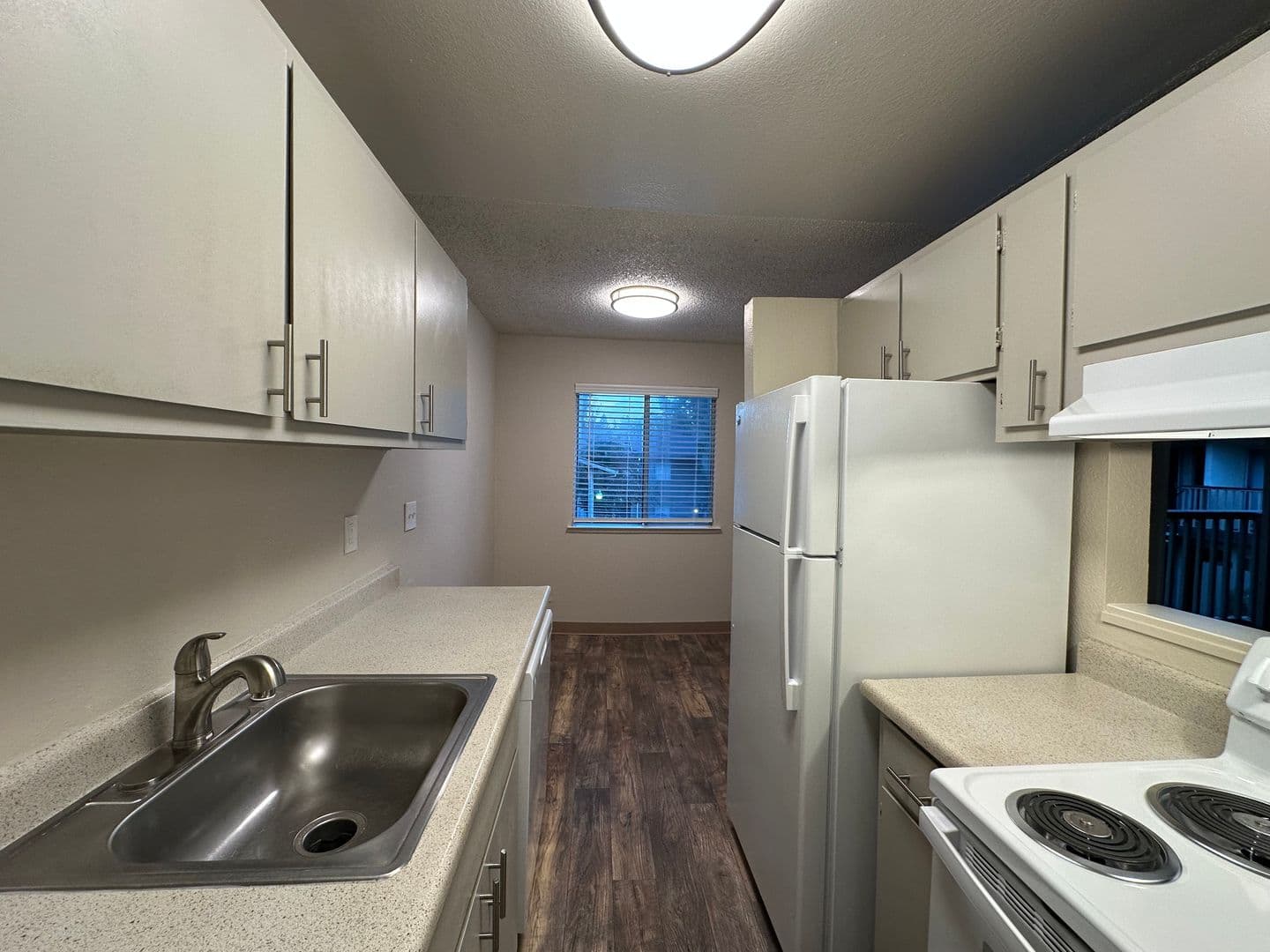 Carmichael Apartment: 2548 Walnut Avenue