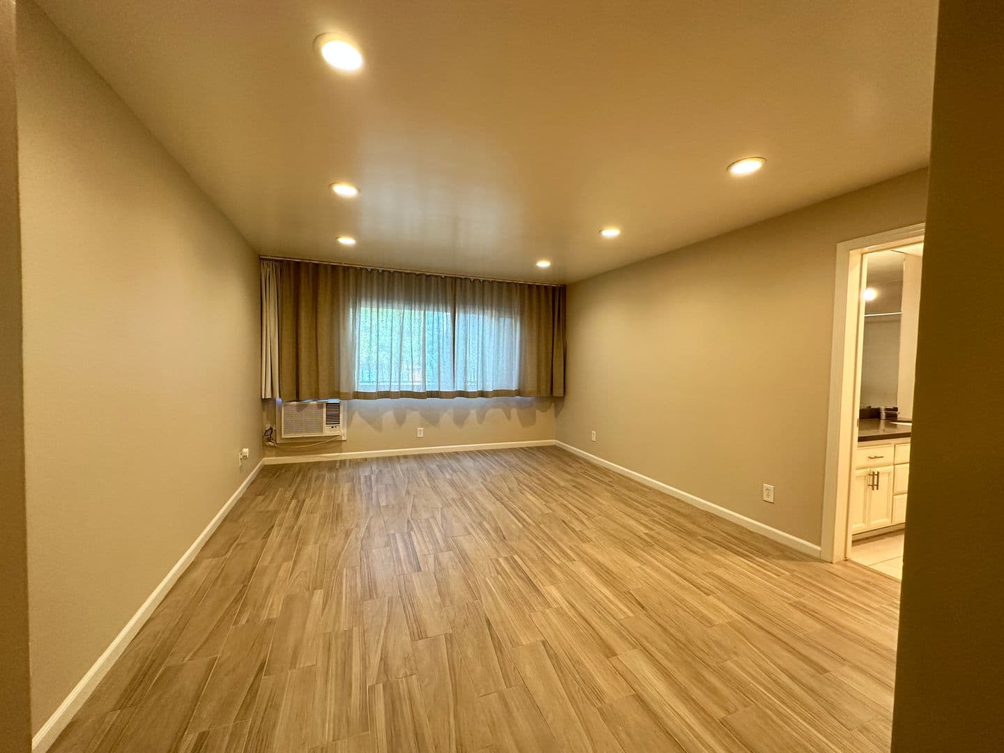 Sacramento Apartment: 2400 Q Street