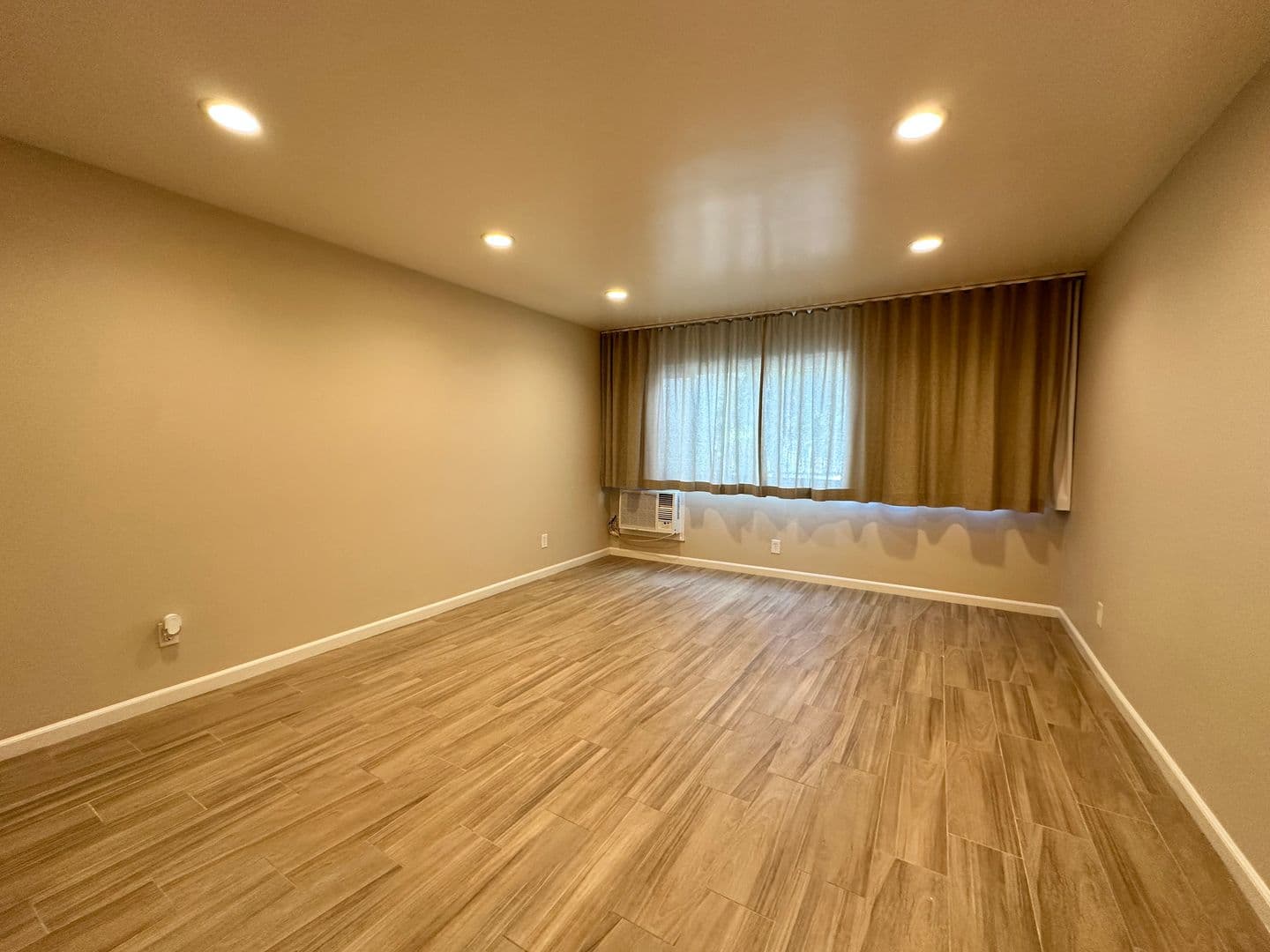 Sacramento Apartment: 2400 Q Street