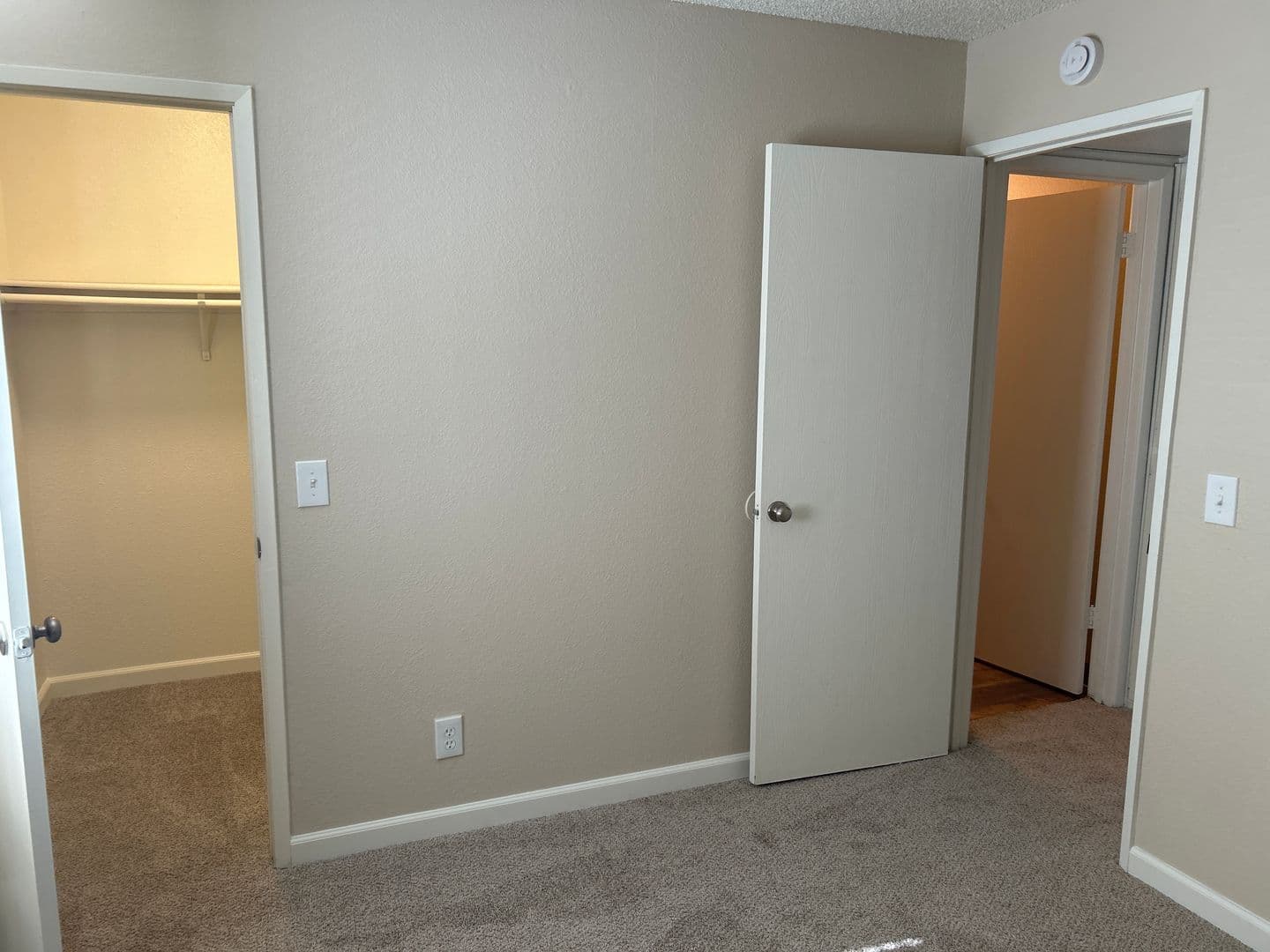 Carmichael Apartment: 2548 Walnut Avenue