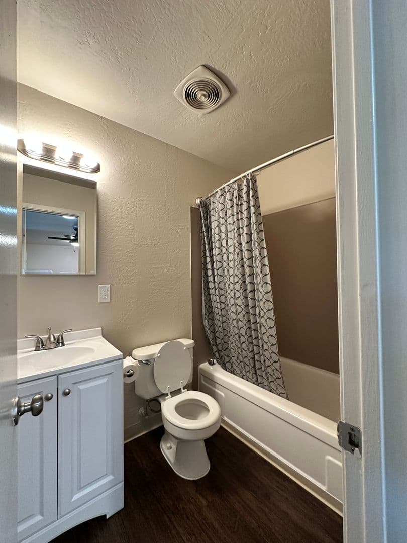Sacramento Apartment: 2941 Marconi Avenue