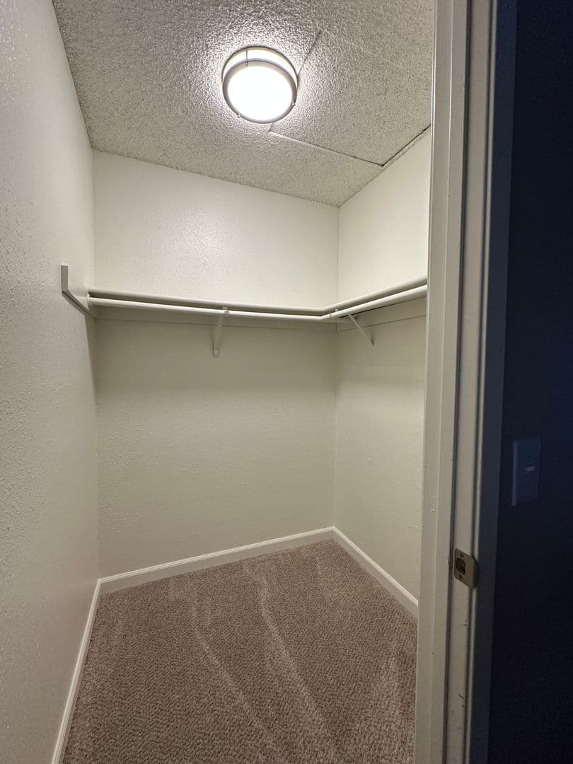 Carmichael Apartment: 2548 Walnut Avenue