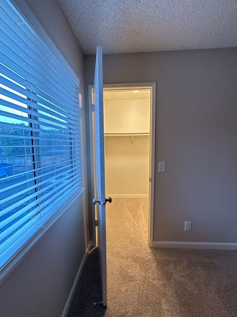 Carmichael Apartment: 2548 Walnut Avenue