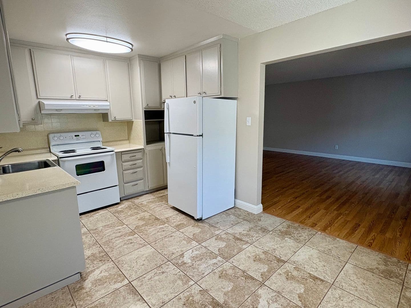 Sacramento Apartment: 5981 Lake Crest Way