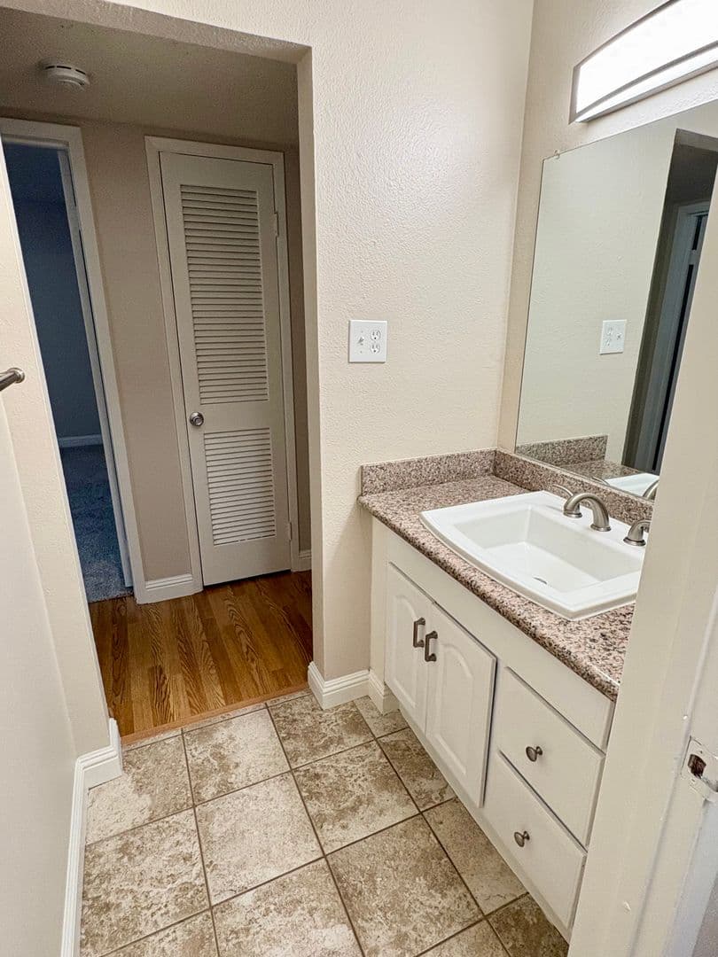 Sacramento Apartment: 5981 Lake Crest Way