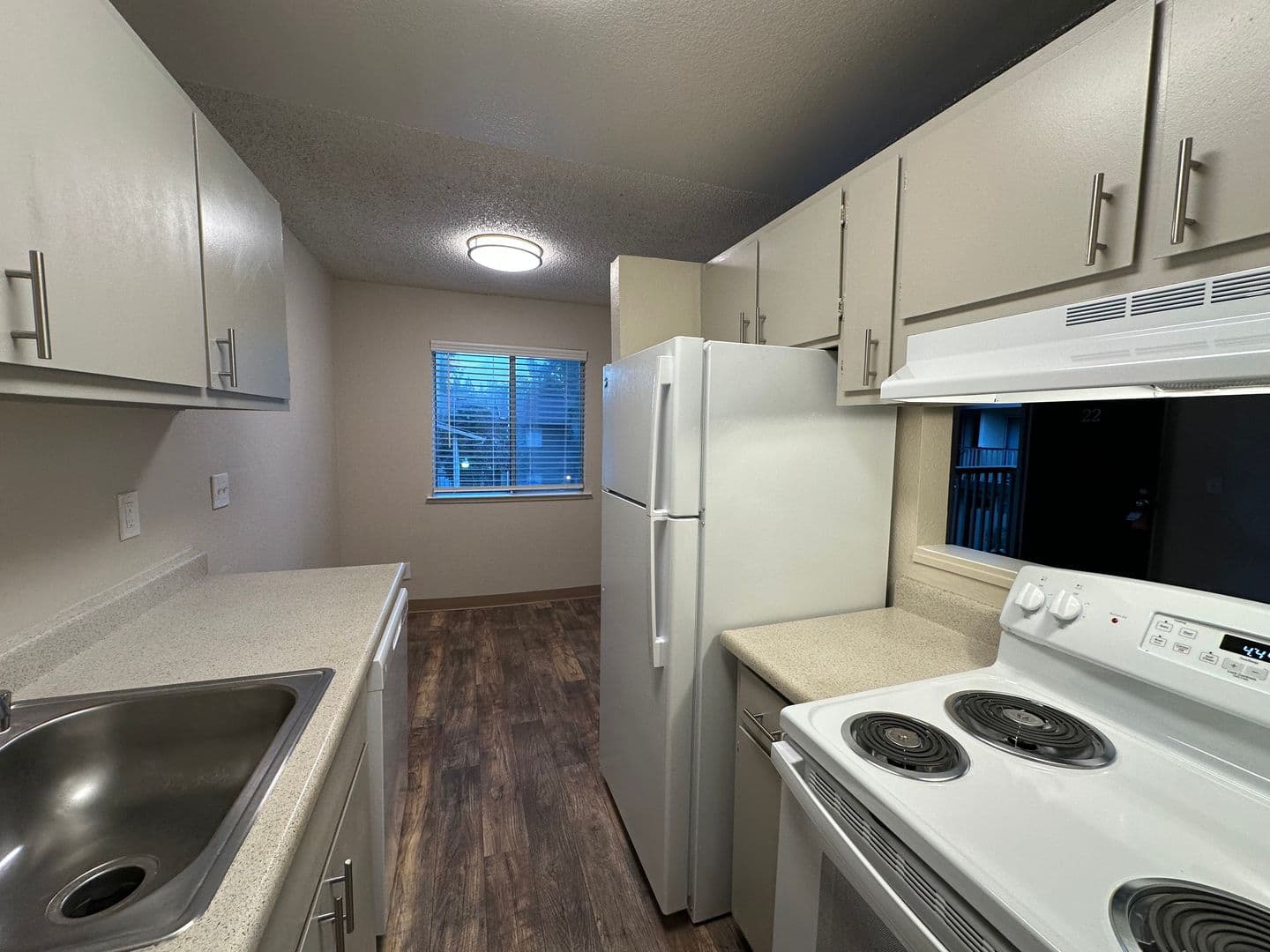 Carmichael Apartment: 2548 Walnut Avenue