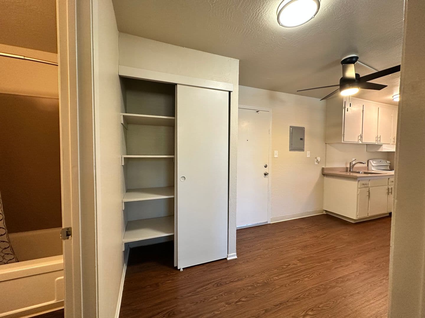Sacramento Apartment: 2941 Marconi Avenue
