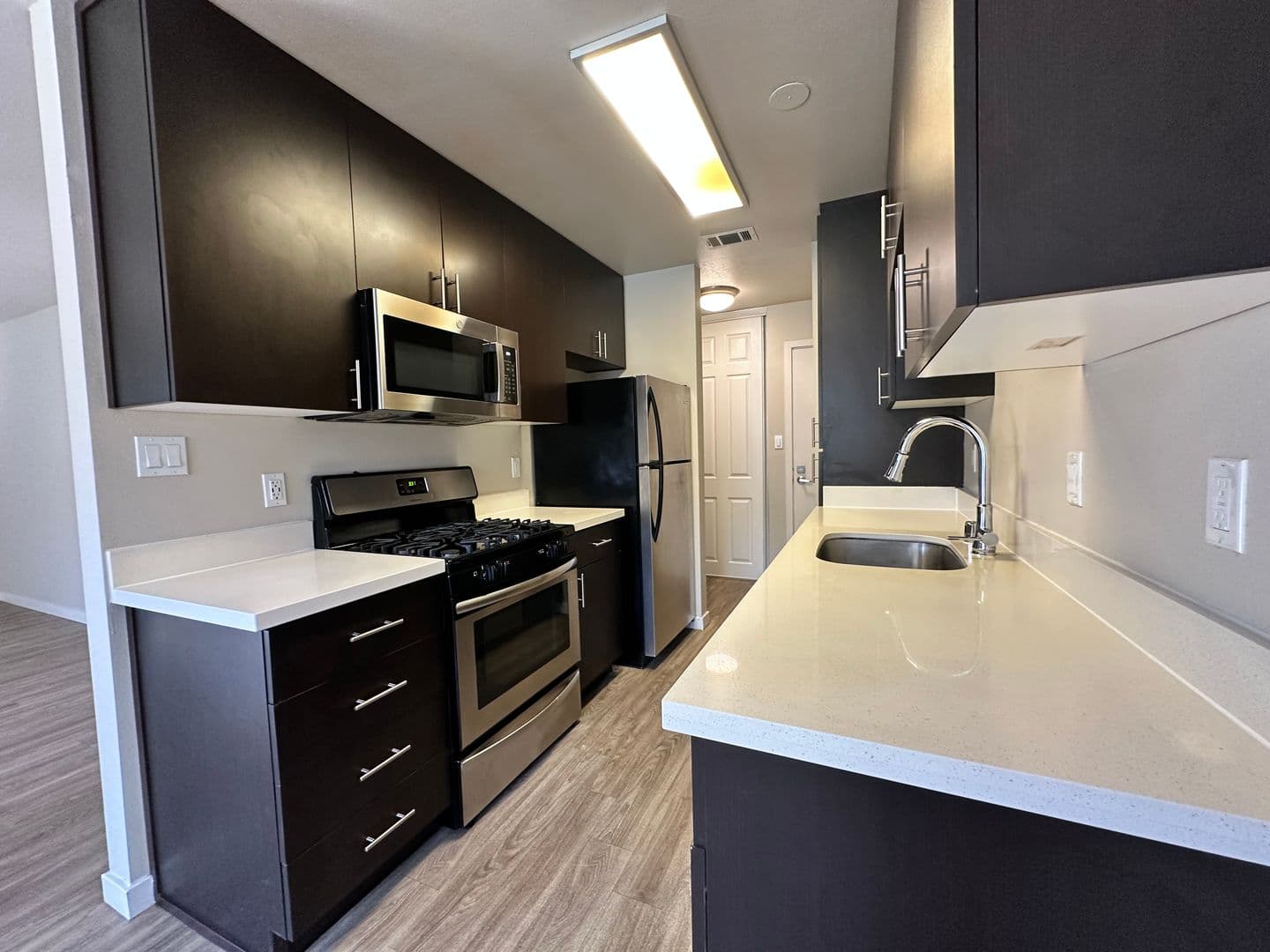 West Sacramento Apartment: 555 Douglas Street